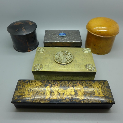 619 - Two 19th Century snuff boxes, a Chinese brass box, a lacquered box and three others