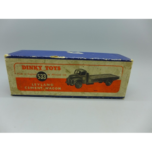 630 - A Dinky Toys 533 Leyland Comet cement wagon, boxed