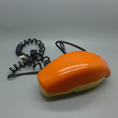 647 - A 1960's Grillo Italian flip telephone