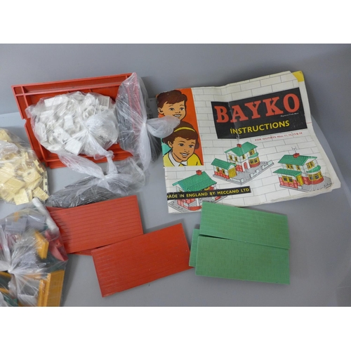 676 - A box of early Bayko with instruction leaflet