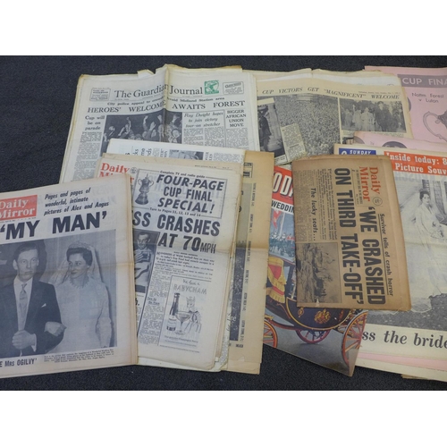 766 - A collection of local newspapers, 1959 Nottingham Forest FA Cup Semi-Final and Final souvenir public... 