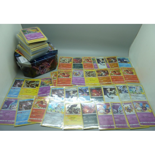 836 - 200 holographic Pokemon cards