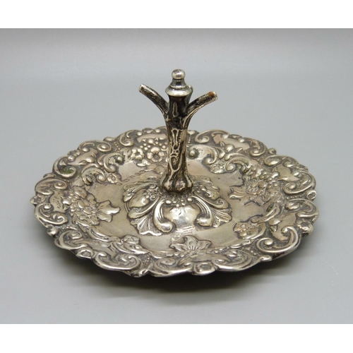 840 - A silver ring stand, Birmingham 1906, 40g