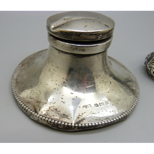 841 - A Victorian silver heart shaped box, Birmingham 1894 and a silver capstan inkwell, a/f