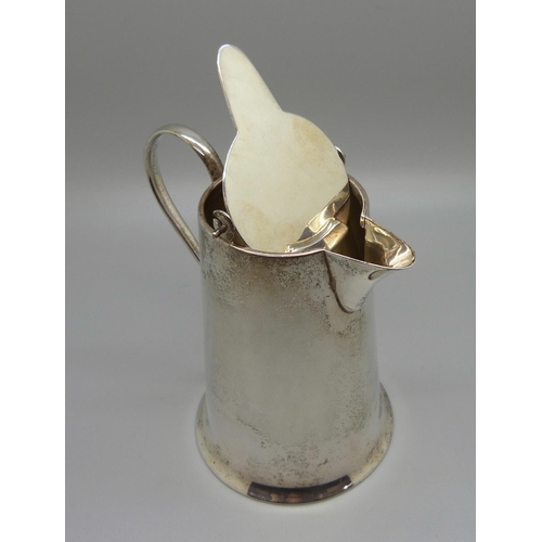 846 - A silver cream jug, Chester 1908, 182g, 10cm