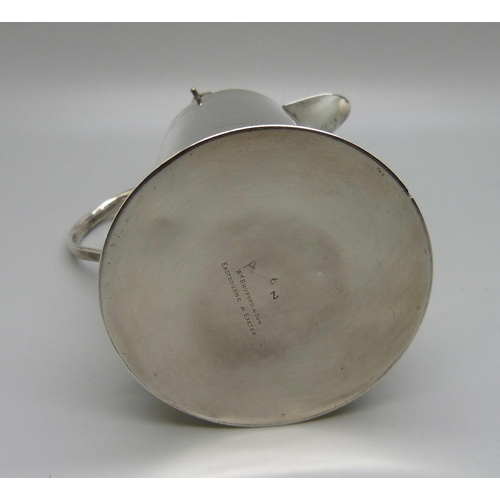 846 - A silver cream jug, Chester 1908, 182g, 10cm