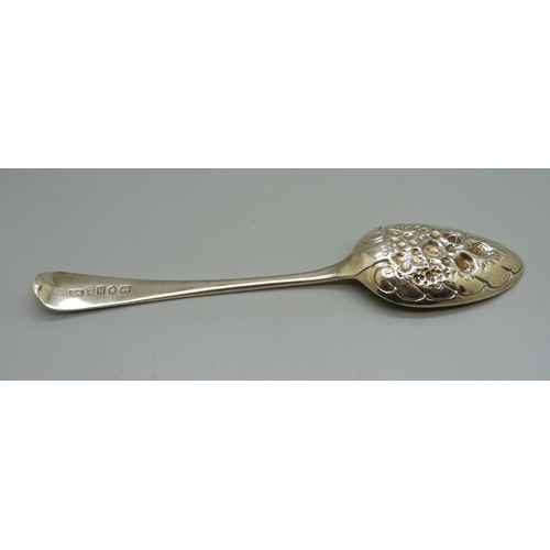 861 - A George III silver berry spoon, London 1797, 37g