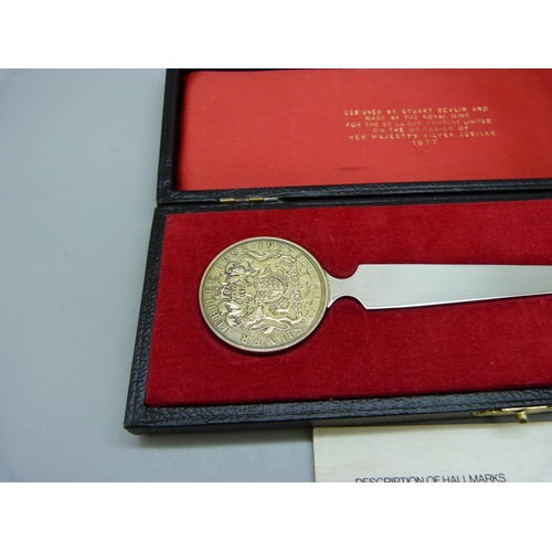 862 - A Queen Elizabeth II silver letter opener, cased, designed by Stuart Devlin, 1977, 67g