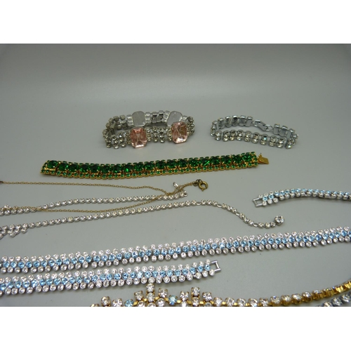 879 - Paste jewellery