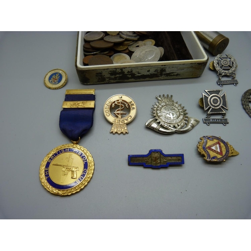 895 - A collection of coins, badges, etc.