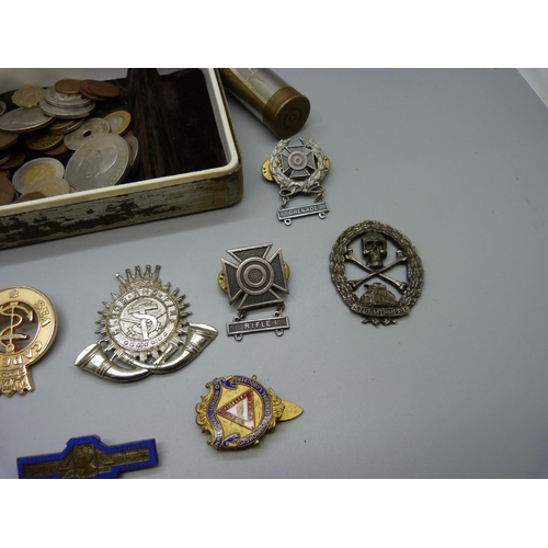 895 - A collection of coins, badges, etc.