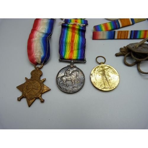 900 - A trio of WWI medals to 22081 Pte. F Johnson G. Gds., (served 1915 to 1924), Service and Pay Book, t... 