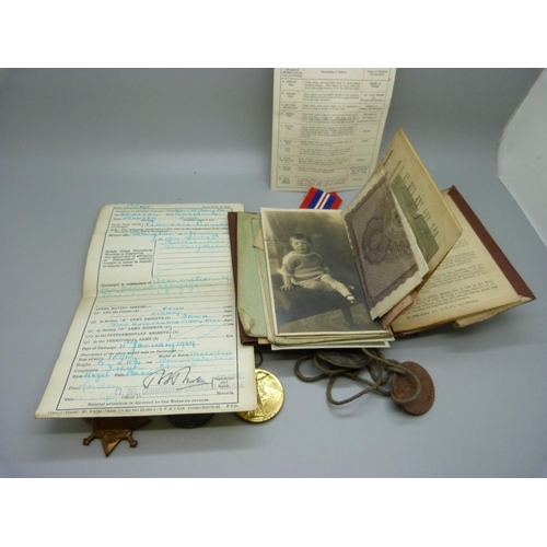 900 - A trio of WWI medals to 22081 Pte. F Johnson G. Gds., (served 1915 to 1924), Service and Pay Book, t... 