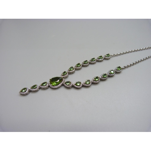 906 - A silver and stone set necklace