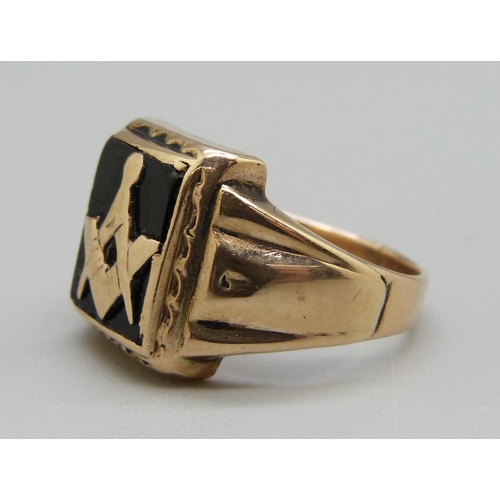 953 - A 9ct gold Masonic ring, 5.2g, Q