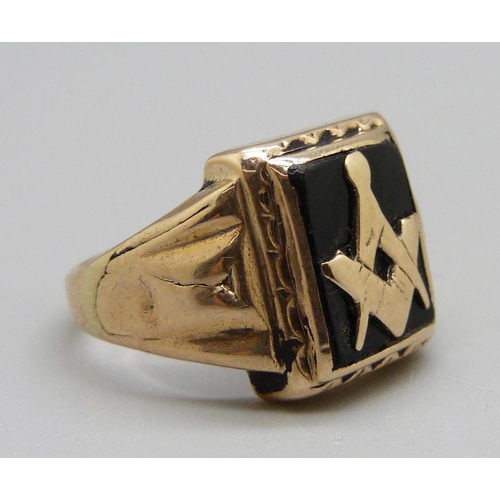 953 - A 9ct gold Masonic ring, 5.2g, Q