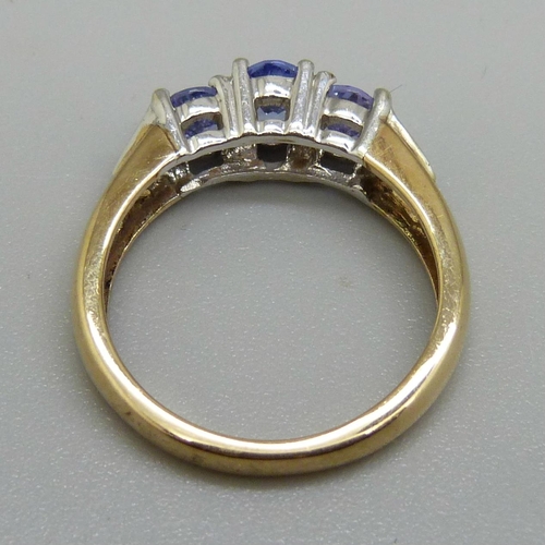 957 - A 9ct gold, tanzanite and diamond ring, 3.1g, L