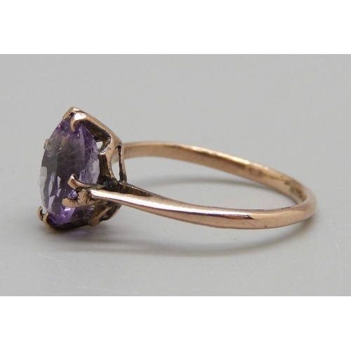 962 - A 9ct gold and amethyst solitaire ring, 1.5g, K