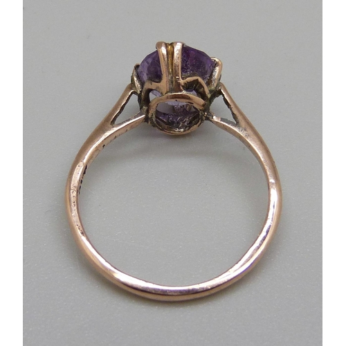 962 - A 9ct gold and amethyst solitaire ring, 1.5g, K