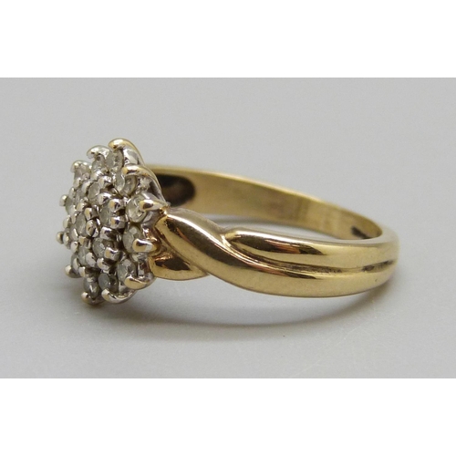 966 - A 9ct gold and diamond cluster ring, 2.6g, J