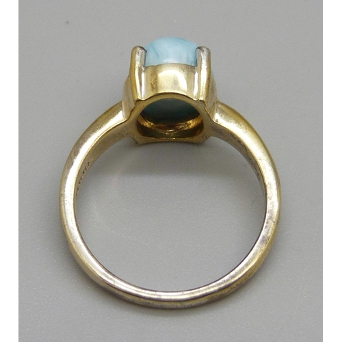 967 - A silver gilt, oval larimar cabochon set ring, Q