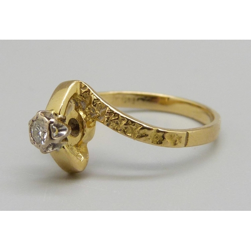 970 - A modernist style 18ct gold and diamond solitaire ring, 3g, N