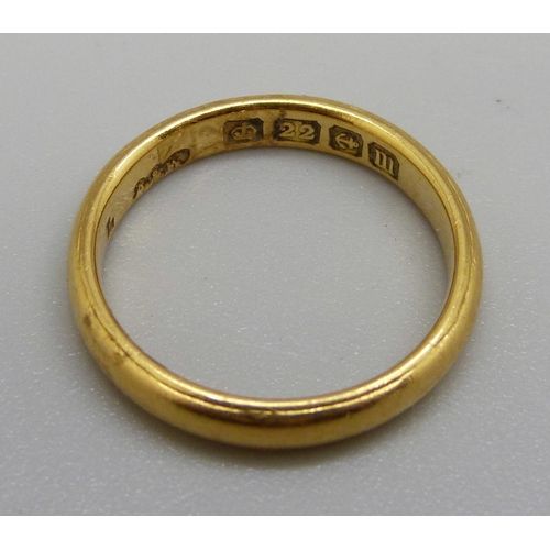 989 - A 22ct gold wedding ring, 4.3g, L