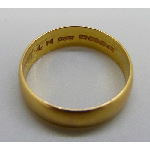 993 - A 22ct gold wedding ring, 3.8g, N