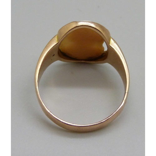 994 - A 15ct gold ring with cameo, 5.6g, T, cameo a/f