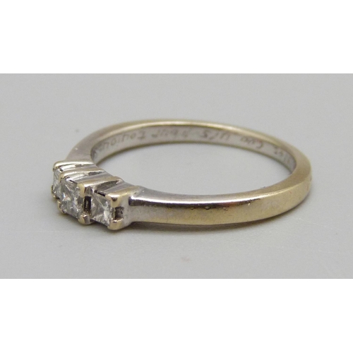 995 - An 18ct white gold and diamond ring, 2.8g, L