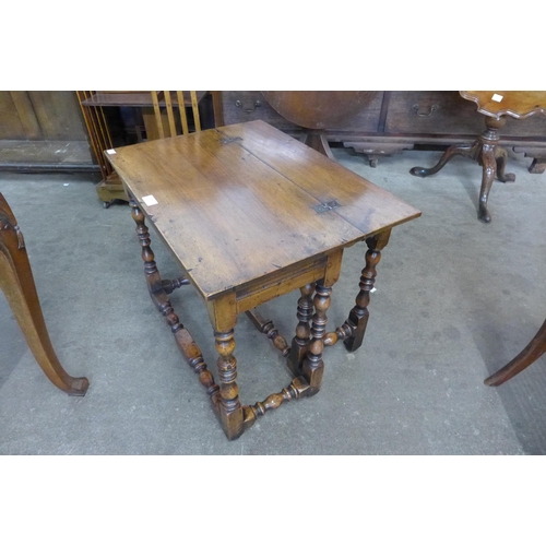 184 - A 17th Century style walnut gateleg occasional table