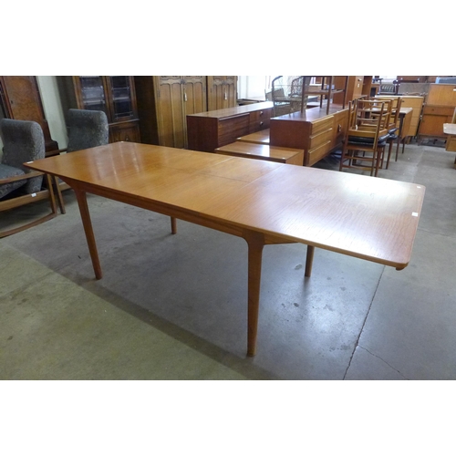 7 - A McIntosh teak T3 extending dining table