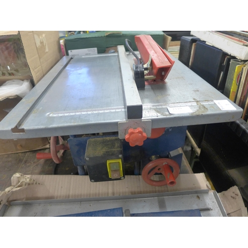 2119 - Electric table saw with attachments