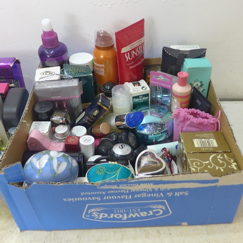 2191 - 2 Boxes of mixed perfumes/cosmetics consumables