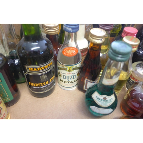 2192 - Approx 120-140 unopened alcohol miniatures