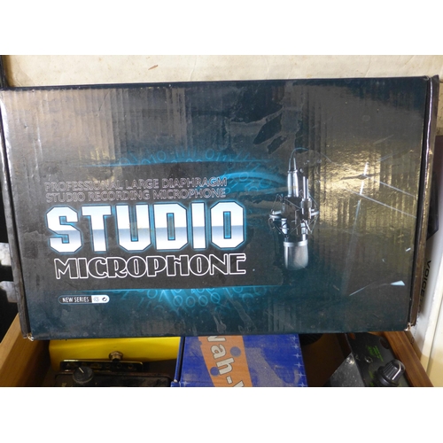 2199 - Microphone stand, studio microphone, Lomenzo Hyperdrive, Alesis 16 bit stereo drum machine, TC-Helic... 