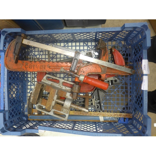 2006 - Assorted hand tools with small bench vices