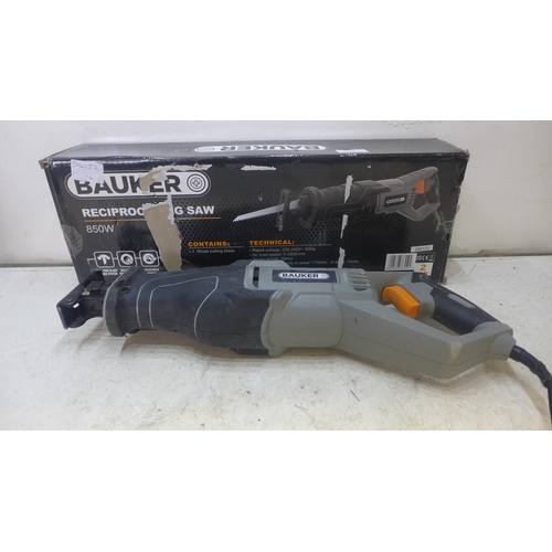 2033 - Bauker 850w reciprocating saw - boxed - W