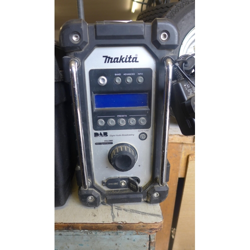 2041 - DAB Makita site radio - W