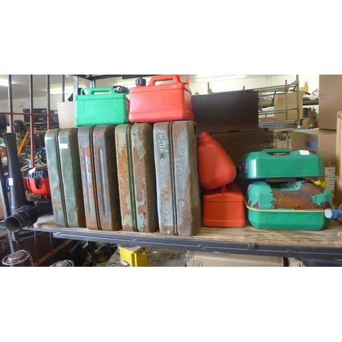 2059 - 4 metal jerry cans, 2 metal petrol cans and 4 plastic fuel cans