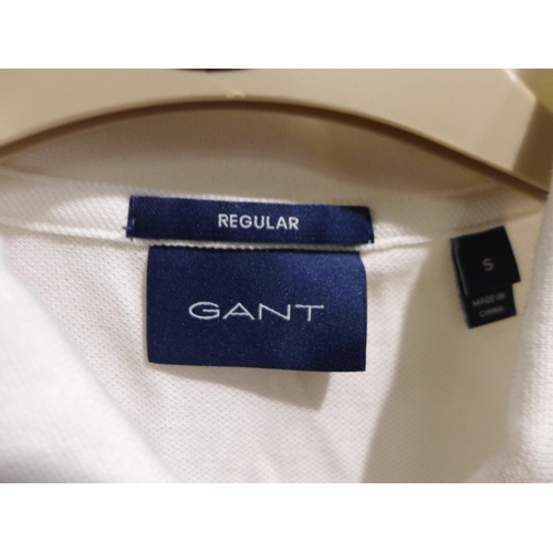 3271 - 3 Men's Gant polo T-shirts, (2 small and 1 medium) - mixed colours * this lot is subject to VAT