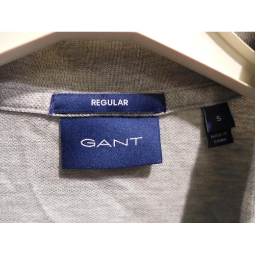 3271 - 3 Men's Gant polo T-shirts, (2 small and 1 medium) - mixed colours * this lot is subject to VAT