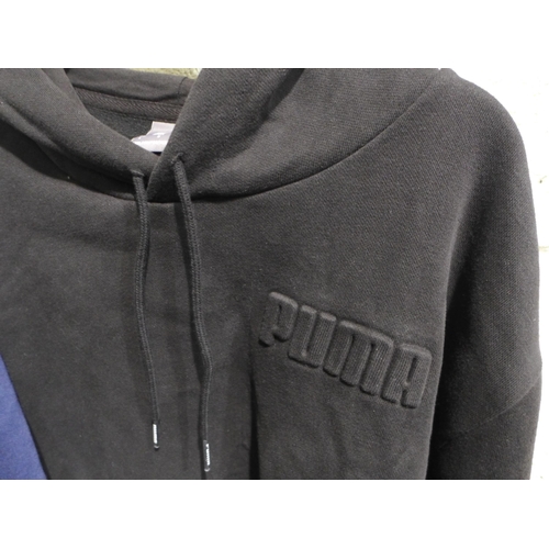 3274 - 3 Men's Puma hoodies, (2 medium sized navy and 1 large in black) * this lot is subject to VAT