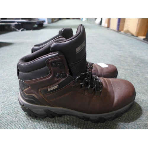 3001 - Men's brown Khombu walking boots, UK 8 * this lot is subject to VAT