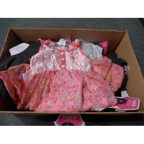 3006 - Mixed box of children's clothing: various sizes/styles/colours * this lot is subject to VAT