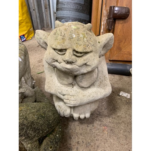 2342 - 2 Garden ornaments; frog and gargoyle