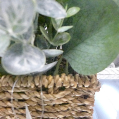 1389 - A display of artificial green ferns in a seagrass basket, W 20cms (67450313)   #