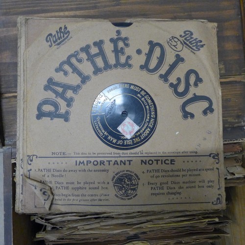 453 - A wooden crate and separate record case with a collection of early 78 RPM records including records ... 