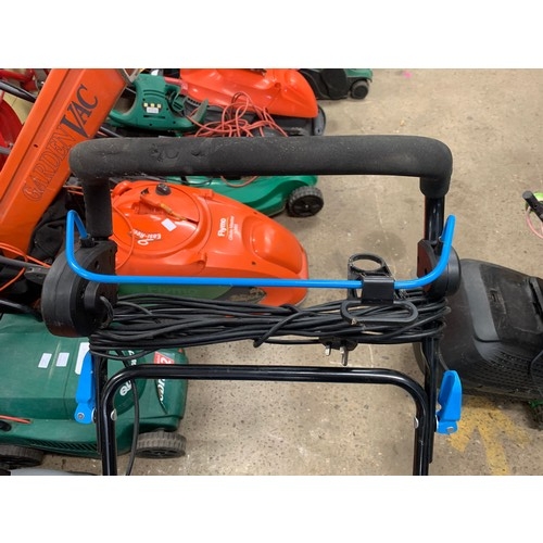 2318 - MacAllister electric lawn rake - W