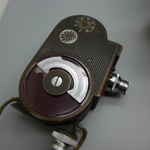 1007 - A Bell & Howell clockwork cine camera